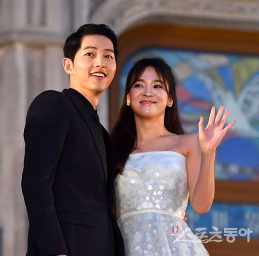 Song Joong-ki and Song Hye-kyo built a thick fandom overseas with KBS 2TV drama The Suns Descendants in 2016.This is thanks to the popularity of the drama, including the cumulative number of views of 4.5 billion views on Chinese video streaming sites.The news of the divorce of the posthumous couple, which came out in this situation, has heated up the foreign media. The Chinese entertainment media Sina.com reported on the 27th that Song Joong-ki and Song Hye-kyo received an application for divorce mediation.Japans Yahoo Japan, Malaysia The Star and other foreign media also covered the news as the breakup of the Sun Generation couple.They reported in detail the reaction of the domestic entertainment industry and the position of Song Joong-kis legal representative.Overseas fans, including China and Japan, are also shocked.Within an hour of the news of the divorce of the two, Song Joong-ki and Song Hye-kyo Divorce ranked first in the real-time search list of SNS Weibo in China.In February, the articles that raised the dispute between the two, saying that Song Hye-kyo did not wear a wedding ring, became a hot topic again. Fans from each country responded that the separation of the post-marriage couple is still unbelievable.The reaction of domestic fans is no different, especially when Song Joong-ki announced the divorce news even though the drama TVN Asdal Chronicle, which he chose in three years, is not over.Many fans can not hide their doubts because it was only a month since they mentioned Song Hye-kyo as Wife at the drama production presentation.As the top Asian star, there are also observations that the divorce of Song Joong-ki and Song Hye-kyo will affect the Korean Wave in any way.
