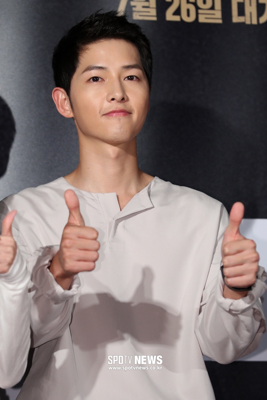 Actor Song Joong-ki, 34, and Song Hye-kyo, 38, were crushed after a year and eight months of marriage.In this regard, the two lawyers and their agencies announced their position.Park Jae-hyun, a lawyer for Song Joong-ki, said on June 27, I received an application for divorce settlement on June 26 at the Seoul Family Court on behalf of Song Joong-ki.Song Joong-ki apologized through his legal representative, saying, I apologize for giving bad news to many people who love and care for me. I have been proceeding with the mediation process for divorce with Song Hye-kyo.Song Joong-kis agency, Blussom Entertainment, said on the day, Song Joong-ki - Song Hye-kyo decided to finish his marriage after careful consideration, and is in the process of divorce after amicable agreement.Song Joong-ki said, I am sincerely sorry to have conveyed this news to many people who congratulated and supported the marriage of the two people. As it is Actors personal affairs, I would like to ask you to refrain from unconventional speculation and dissemination of false facts related to divorce.Song Hye-kyo also admitted that the two mens breakup was true, saying, Song Hye-kyo is going through divorce proceedings after careful consideration with her husband (Song Joong-ki).The reason for the divorce of the two people, which Song Hye-kyo said, is a personality difference. Song Hye-kyo said, Both sides can not overcome the difference, so I have to make this decision.I would like to politely understand that the other specific contents can not be confirmed to the privacy of both Actors. I also ask you to refrain from stimulating reports and speculative comments for each other. I am sorry for the inconvenience.I will try to greet you in a better way in the future. Song Hye-kyos law firm also announced its official position on the day.Park Young-sik, a lawyer for the law office, Song Hye-kyo, said, Song Hye-kyo and Song Joong-ki agreed to divorce and received an application for divorce settlement in the Seoul Family Court for the divorce proceedings.The two sides have already agreed to divorce, and only the adjustment process is ahead, he said.Song Joong-ki and Song Hye-kyo, who developed into lovers in the 2016 drama Dawn of the Sun, married on October 31, 2017, but broke down in a year and eight months.The following is the official position of Song Joong-ki law firm.Good morning, Mr. Actor Song Joong-ki, attorney for the law firm Yu Plaza, Park Jae-hyun.Our law firm filed an application for divorce mediation with the Seoul Family Court on June 26 on behalf of Song Joong-ki.In addition, we will convey the official position of Song Joong-ki as follows.Thank you.Hello, Song Joong-ki.I am sorry to tell you that I am sorry to give bad news to many people who love and care for me.I have been in the process of coordinating for divorce with Song Hye-kyo.Thank you.The following is the official position of Song Joong-ki agency Blussom Entertainment.How are you? Bluthumb Entertainment.Id like to express my official position regarding the divorce of Song Joong-ki Actor.Song Joong-ki Song Hye-kyo Actor has decided to finish his marriage after careful consideration, and is in the process of divorce after amicable agreement.I am deeply sorry to have conveyed this news to many people who congratulated and supported the marriage of the two.However, as it is Actors personal business, I would like to ask you to refrain from any unreasonable speculation and dissemination of false facts related to divorce.Im sorry again for not giving you the good news. Thank you.The following is the official position of Song Hye-kyo agency UAA Korea.Good morning. Song Hye-kyo is UAA Korea.Im sorry to say hello to you first with bad news.Currently, our actor Song Hye-kyo is in the process of divorce after careful consideration with her husband.The reason is due to the difference in personality, and both sides have not overcome the difference, so they have to make this decision.I respectfully ask for your understanding that the other details cannot be confirmed by the private life of both Actors.Also, please refrain from stimulating reports and speculative comments for each other.Im sorry for the inconvenience. Ill try to make you look better in the future. Thank you.The following is the official position of the Song Hye-kyo Legal Corporation.Good morning. Park Young-sik, attorney for the legal office nomination, Actor Song Hye-kyos legal representative.Song Hye-kyo and Song Joong-ki agreed to divorce, and accordingly they filed an application for divorce settlement with the Seoul Family Court for divorce proceedings.The two sides have already agreed to divorce, and the settlement process is only ahead. Thank you.=