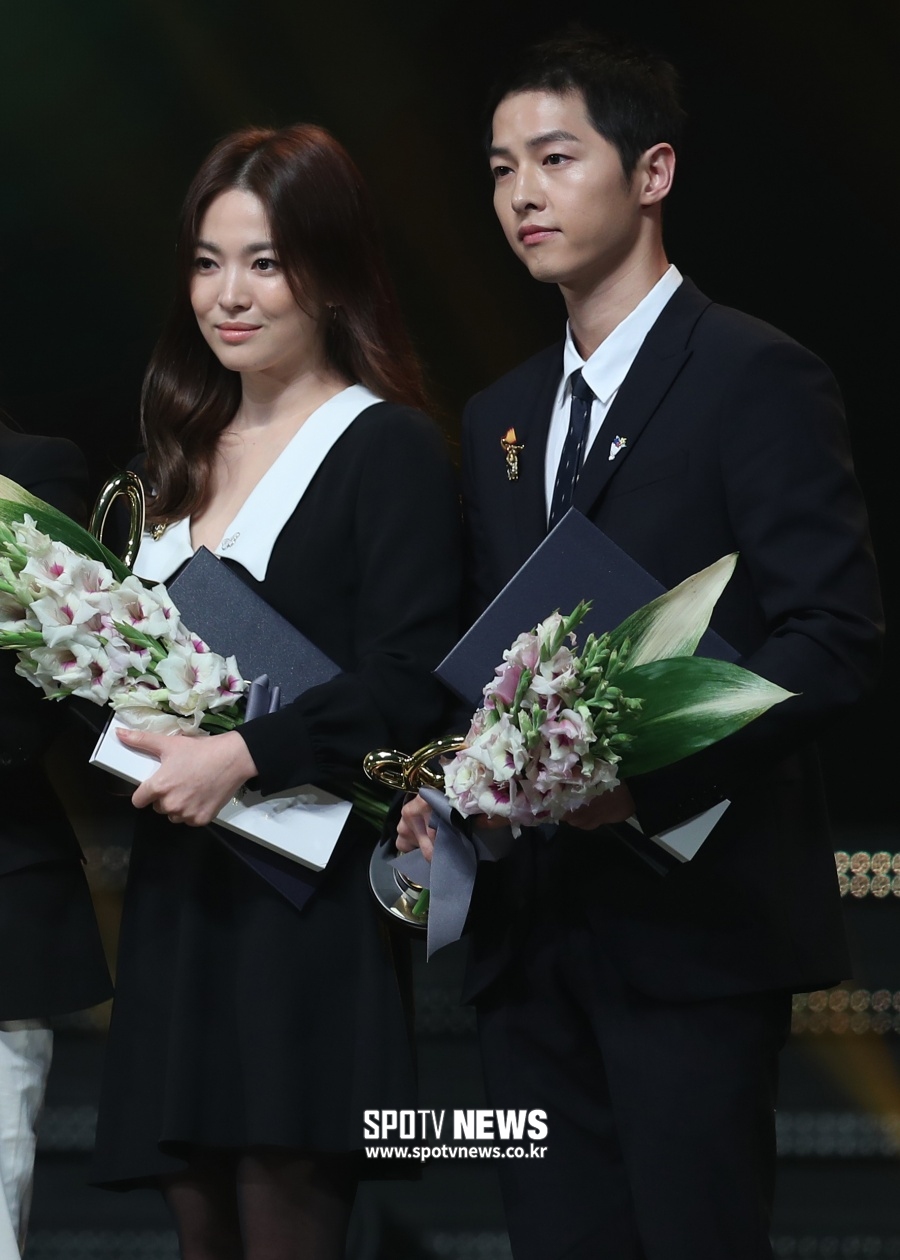 The rumours of a feud between the two are being reexamined as The Wedding Ring has led to the arrest of Actor Song Joong-ki, 34, Song Hye-kyo, 38, who was crushed after a year and eight months of marriage.Recently, the China entertainment media reported a photo of the TVN Asdal Chronicle script reading scene starring Song Joong-ki, and showed Song Joong-kis fourth finger with the capture photo with The Wedding Ring.This is because some China media reported that Song Hye-kyo did not wear The Wedding Ring at the airport, raising the dispute between the two, and being reprimanded by many fans for excessive speculation over the line.But the two decided to wrap up their marriage after a year and eight months.Song Joong-ki agency Blossom Entertainment said on the 27th, Song Joong-ki Song Hye-kyo Actor decided to finish his marriage after careful consideration and is in the process of divorce after amicable agreement. I am sincerely sorry to have conveyed this news to many people who congratulated and supported the marriage of the two.Song Hye-kyos agency said it was right to divide and said, Both sides could not overcome the difference, so I made this decision inevitably.Song Joong-ki Song Hye-kyo met in 2016 through KBS2 drama Dawn of the Sun and developed into a lover, and married on October 31, 2017.However, after about a year and eight months of marriage, the two were dismissed by filing for divorce settlement.=