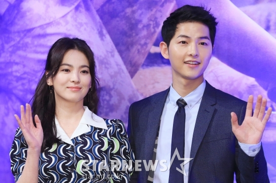 Actor Song Joong-ki Song Hye-kyo ended up breaking down after a year and eight months of marriage.Domestic fans are responding to the news of the divorce of two people, who were called couples of the century.Song Joong-ki and Song Hye-kyo married on October 31, 2017 through KBS 2TV Dawn of the Sun broadcast in 2016.Prior to their marriage, the pair were seen together twice abroad and were surrounded by romance.She has been affectionately dating in New York in March 2017 and in Bali, Indonesia, in September 2017.The two men announced their marriage immediately without official devotion, and collected topics.Both companies strongly denied each episode, but the second wife of the second wife of the year announced the decision in three days and shook the entertainment industry.Especially, beautiful couples in the drama lead to reality, and many fans applauded.The wedding ceremony was also the wedding of the century. On October 31, 2017, the guesthouse of Shilla Hotel in Jangchung-dong, Jung-gu, Seoul, which was the wedding place for the two.It was a private process, but not only the guests but also the fans flocked to see the wedding ceremony.Even China media reported that they even floated illegal drones to broadcast the wedding of the two live.After the marriage, the sweet images of Song Joong-ki and Song Hye-kyo continued.Song Joong-ki showed off her affection for wife Song Hye-kyo in several interviews.I am happy to be the time I have made the biggest decision in my life, he told a fashion magazine in November 2017.I am happy because she is there, and I am standing at a very happy point in my life. In August 2018, I was honestly so pretty in another magazine, he said, revealing his infinite affection for Song Hye-kyo.Domestic fans who remember the happy Song Joong-ki Song Hye-kyo are responding that the news of the two people is unbelievable.In the meantime, fans have come out to protect each time they raise a divorce claim on the basis that two people do not wear a wedding ring in China media.Indeed, the divorce of the two is a bigger shock to fans.