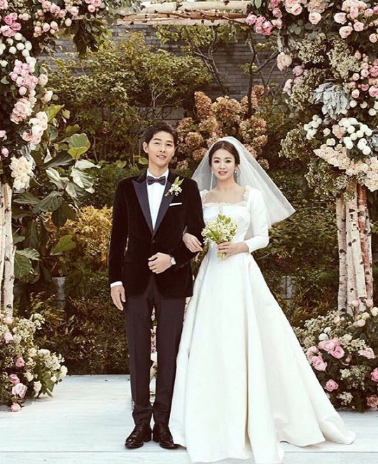 Song Joong-ki, who made a marriage through the drama The Suns Descendants, which ended in 2016, was dismissed after a year and eight months of marriage, and fans gave an official statement and cheered for the future of the two.We will officially announce the statement today because we have heard the news of Song Hye-kyo and have no way to forbid the terrible feelings, said Ildong, an online Community site, Dish Inside and other domestic drama gallery.Song Joong-ki and Song Hye-kyo developed into lovers through the drama Dawn of the Sun and married in October 2017, and they received the same Fly Me to Polaris from many people at the time, he said, because they were the same person, I could not imagine that they would hear the news of today.But I do not want to blame each other too much because the sky is determined by the relationship of people.As there is a saying, I am as mature as I am sick, I think that good things will come to forget the pain of today in the future. In the meantime, I hope that Song Joong-ki and Song Hye-kyo will stand in front of their fans in a bright way through good works in their lives in the future, he said.Song Joong-ki said through his agent, I am sorry to have told many people who love and care about bad news. He said, I have been in the process of mediation for divorce with Song Hye-kyo.I hope to end the divorce process smoothly rather than blame each other for the wrong thing, he said.Song Hye-kyos agency, UAA Korea, also said, Currently, our Actor Song Hye-kyo is in the process of divorce after careful consideration with her husband. The reason is that she can not overcome the differences between the two sides due to personality differences. He said.Song Joong-ki Song Hye-kyo met as a leading Actor in the KBS2 drama Dawn of the Sun, which was broadcast in 2016, and developed into a lover. In October 2017, Asian fans were attracted to the wedding ceremony of the century.As a couple who have been greatly loved, the news that the two are going through the divorce process has shocked the public.Other Korean Drama Gallery, a Community where fans who like domestic dramas gather to communicate and form empathy with each other, is a representative space that continues to communicate about the work even after the end of KBS2 drama The Suns Descendants, which was aired in 2016.Today, Song Joong-ki - I am officially announcing the statement because I have heard the news of Song Hye-kyo and I can not forbid my terrible feelings.Song Joong-ki - Song Hye-kyo couple developed into a lover through the drama Dawn of the Sun and married in October 2017, and received Fly Me to Polaris from many people at the time.Song Joong-ki - Song Hye-kyos appearance was so beautiful and ecstatic that it gave me a feeling of being fascinated by the superb scenery in the artwork.And because they were the love of each other, I could not imagine that I would hear the news of today.However, I do not want to blame each other too much because the sky is determined by the relationship of people.As there is a saying, I am as mature as I am sick, I think that good things will come to forget the pain of today in the future.Other domestic drama gallery Ildong is a desperate hope that Song Joong-ki - Song Hye-kyo will stand in front of fans in a bright way through good works in their lives in the future.