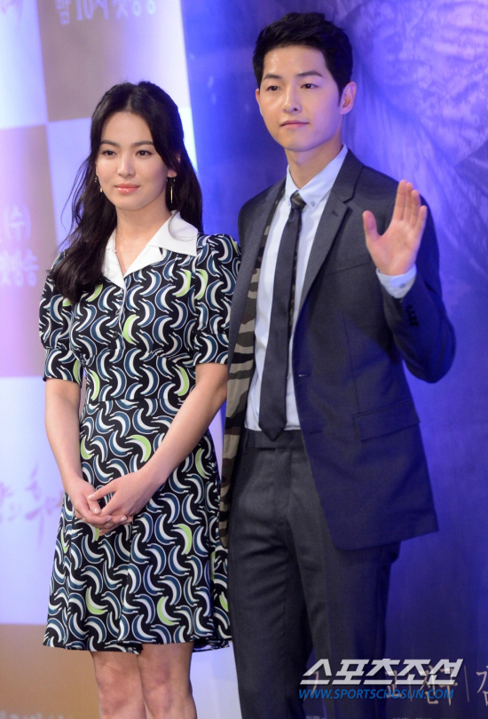 What is the real reason for the feud between Song Joong-ki and Song Hye-kyo? The aftershock continues for two days.Song Joong-ki and Song Hye-kyo were crushed after a year and eight months of marriage.However, there is a lot of speculation that there is a quick situation between them when they apply for divorce mediation.Song Joong-ki filed for mediation and informed the media of the divorce through a legal representative on the 27th.Song Joong-ki has announced his divorce first, and the snow is continuing.The divorce mediation application is a system to agree on divorce after the judges adjustment when it is difficult to divorce.Song Joong-ki and Song Hye-kyo agreed once on divorce, but are going through a mediation phase for the dissenting part.Song Joong-ki, the legal representative, said on the day, Song Joong-ki and Song Hye-kyo have agreed on the divorce itself.The remaining details are details such as property division. Property division is not a complicated situation because the marriage period is not long.There is growing doubt about the reason for the divorce, which is tailed by the tail, and of course, it is highly likely that celebrities simply chose to apply for mediation rather than divorce.In order to divorce, the parties must meet directly, but if they apply for mediation, the agents can come forward and confirm the divorce.In the case of chaebol, celebrities, and entertainers, they often choose to apply for mediation rather than divorce.But there is a subtle gap between the two.Song Joong-ki announced the divorce and said, Both of them are hoping to finish the divorce process smoothly rather than blaming each other for wrong.But Song Hye-kyos agency announcement is more specific.The reason is that the two sides can not overcome the difference between the two sides, so I have to make this decision, he said. The other specifics are politely asking for understanding that I can not confirm the privacy of both actors.In fact, the couples feud began to erupt last year. It was a reality. Song Joong-ki and Song Hye-kyo were said to have separated and split last year.Song Joong-ki came out of his newlywed home, which he already lived with Song Hye-kyo in September last year, when the filming of tvN Asdal Chronicles began, according to an acquaintance of Song Joong-ki.I know that Song Joong-ki has been separated since the start of filming the drama, and since then, he has lived in a close celebrity friends house, the acquaintance said.Song Joong-ki and Song Hye-kyo were selected as the male and female protagonists in KBS2 Dawn of the Sun.Although the drama was aired several times, it has been denied, and it has been reported to witness in New York and Bali, but it did not admit it.Those who have continued to deny the love affair became public lovers in July 2017, officially announcing their marriage, and on October 31 of that year, the wedding march sounded.The couple, Song and Song, who made the drama a reality, but happiness didnt last long, and in just 20 months, they ended their marriage.The question of the breakdown of the couple of the century, which had bought everyones envy, remained another primer.