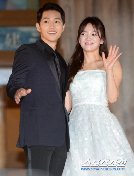 Actors Song Joong-ki and Song Hye-kyo were caught up in the breakup, and attention was focused on why they chose to apply for divorce mediation rather than divorce divorce.MBC section TV entertainment communication corner broadcast on the 27th hot people reported the news of Song Jung Ki and Song Hye Kyo divorce adjustment application.Song Hye-kyos agency UAA Korea also said on the same day that Song Hye-kyo is in the process of divorce after careful consideration.Song Joong-ki said, I would like to ask you to understand that it is difficult to tell stories about privacy one by one. Song Hye-kyo explained that character difference is the reason.The two men developed into lovers in 2016 through KBS 2TV drama Dawn of the Sun.The pair, who have shown extraordinary camaraderie about each other in their official appearances since appearing in the drama, married on October 31, 2017 after two heated rumors.Those who did so were caught up in a feud in February because Song Hye-kyo was not wearing a wedding ring and deleted a photo of Song Joong-ki from SNS.However, at the time, the two sides did not respond to this.If you have a divorce, the party must appear in court at least twice, he said. In that case, the two people can be photographed or reported to the media.In the case of divorce mediation, both of them can complete the divorce process without going to the court because they can proceed through agents and lawyers.