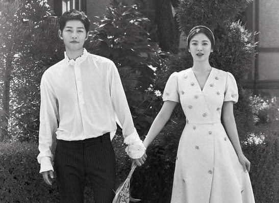 Actor Song Joong-ki and Song Hye-kyo are in the process of divorce settlement.Song Joong-ki and Song Hye-kyo were filmed in 2015 and became married through the drama KBS2 Dawn of the Sun (played by Kim Eun-sook and directed by Lee Eung-bok) which was aired in 2016.Although the drama was broadcast from the time of the drama, it was questioned by revealing that it was not true in two articles of love.Then, suddenly, on October 31, 2017, she married and became a couple. In July 2017, she crossed the stage of acknowledging her devotion, announced her marriage, and received global attention.But a year and eight months later, the two men decided to divorce. The two sides were noticed by the media on the 27th.Song Joong-ki announced his divorce in the ongoing drama, although he finished filming the TVN Asdal Chronicle, which is currently on air.In general, most of the cases are announced after the end of the show to avoid adding negative issues to the works in the cast, but Song Joong-ki has noticed the divorce first.Song Joong-ki also announced the fact of divorce before Song Hye-kyo on the morning of the 27th.Park Jae-hyun, a lawyer at the law firm, said, Our law firm filed an application for divorce settlement on behalf of Song Joong-ki on the 26th.In addition, I will convey the official position of Song Joong-ki as follows. He informed the divorce before Song Hye-kyo.Blossom Entertainment, a subsidiary company, also said, Song Joong-ki and Song Hye-kyo are in the process of divorce after a careful settlement and decided to finish their marriage.Song Hye-kyo admitted the divorce only more than 30 minutes later.However, even if suspicions about whether timing was related to the reason for the divorce, both sides continued to respond with difficulty.Late last year, rumors of a feud between Song Joong-ki and Song Hye-kyo flowed out.At that time, there was a disagreement between the two people over the problem of the second generation and the work activities, and the conflict that led to the conflict led to the two people.In the industry, the two people have already been talking about the feud since the end of last year, and recently Song Hye-kyo has been caught on the camera minus the wedding ring, adding to the suspicion of the feud.He did not disclose the obvious reasons for the divorce, but both sides said they did not overcome the difference in personality.He also predicted that he would legal response to the numerous Jirashi who are floating online about divorce.