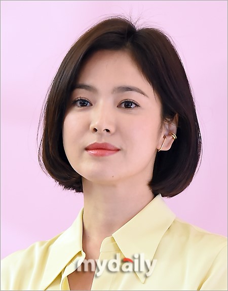 The traces of Song Joong-ki remaining in the SNS of Actor Song Hye-kyo are attracting attention.Song Joong-ki also said, I have been in the process of coordinating for divorce with Song Hye-kyo. Song Hye-kyos agency UAA Entertainment also said, Currently, our Actor Song Hye-kyo is in the process of divorce after careful consideration with her husband.While public interest is overheating after the news of the divorce of the two people was reported, Song Hye-kyos personal Instagram photos of Song Joong-ki also attracted attention.On November 3, 2017, Song Hye-kyo posted a wedding photo with Song Joong-ki with the article Thank you for your blessing with a lot of understanding, interest and love.It was the last post taken with Song Jung Ki.In addition, Song Hye-kyo has posted a self-portrait taken with a photo of KBS 2TV Dawn of the Sun, which led the two people, in June 2016.