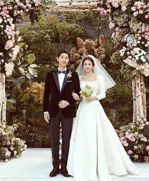 The traces of Song Joong-ki remaining in the SNS of Actor Song Hye-kyo are attracting attention.Song Joong-ki also said, I have been in the process of coordinating for divorce with Song Hye-kyo. Song Hye-kyos agency UAA Entertainment also said, Currently, our Actor Song Hye-kyo is in the process of divorce after careful consideration with her husband.While public interest is overheating after the news of the divorce of the two people was reported, Song Hye-kyos personal Instagram photos of Song Joong-ki also attracted attention.On November 3, 2017, Song Hye-kyo posted a wedding photo with Song Joong-ki with the article Thank you for your blessing with a lot of understanding, interest and love.It was the last post taken with Song Jung Ki.In addition, Song Hye-kyo has posted a self-portrait taken with a photo of KBS 2TV Dawn of the Sun, which led the two people, in June 2016.