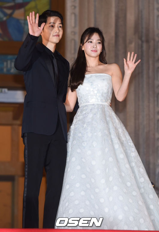 The couple, Song Joong-ki (35) and Song Hye-kyo (38), who were called the couple of the century after getting the modifier Song Song Couple, divorced.He was married in the fall of 2017, but turned to South less than two years ago.Song Joong-ki and Song Hye-kyo married at a hotel in Jangchung-dong, Seoul on the 31st, the last day of October 2017.The wedding ceremony was also reminiscent of the so-called 007 operation because the marriage announcement was carried out without the recognition of devotion.Song Joong-ki and Song Hye-kyo married at a hotel in Jangchung-dong at 4 pm on October 31 of that year and signed a marriage for about a hundred years.Song Song Couple, who developed into a real lover in the drama The Daughter of the Sun (2016), playing Yoo Si-jin and Kang Mo-yeon respectively, made a fruitful love by getting married.It has received high attention from all over Asia beyond Korea.Before the wedding, Song Joong-ki and Song Hye-kyo announced on July 5 of the same year, (with the other party who was the opponent of the love affair) we will marry on October 31.But she had been married for a year and eight months, and she had been shocked by the surprise announcement.We are currently in the process of divorce after careful consideration with our husband, said UAA, a member of Song Hye-kyos agency, who said, The reason is that the two sides have not overcome the differences between them, and we have to make this decision.We respectfully ask for understanding that the other details are the privacy of the Actors of both sides and we cannot confirm them.Meanwhile, Song Joong-ki made his debut with the movie Ssanghwa Store (director Yoo Ha) released in 2008, enlisted after the drama Sungkyunkwan Scandal, Deep Trees and Good Man Without the World film Wolf Boy and appeared in Gunhamdo (director Ryu Seung-wan, 2017) after his discharge.Song Hye-kyo made his debut through the drama First Love broadcasted in 1996, and has become popular through sitcom Sunpung Obstetrics and Gynecology and drama Autumn Fairy Tale.The drama All In, Full House, The World They Live in, That Winter, The Wind Blows, etc. have been expanded.