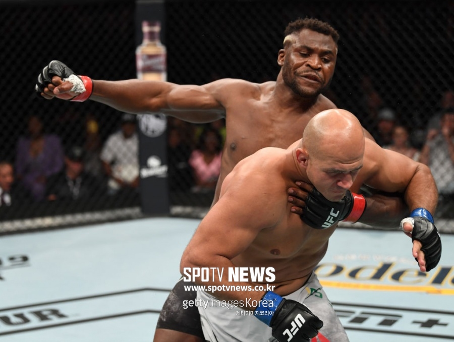 [UFC] 은가누, '수사자' 주도산에게도 1R 펀치 TKO승