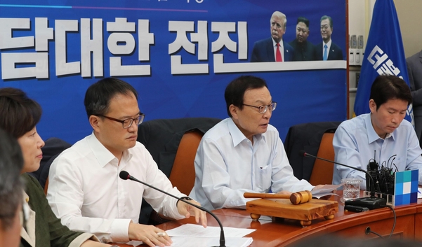 정상 이정표 이미지