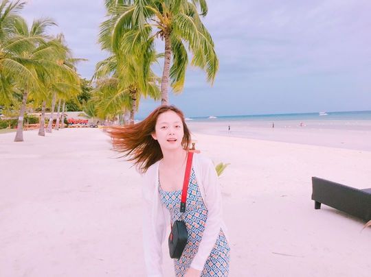 Actor Jeon So-min showed off his innocent beauty.On July 2, Jeon So-min posted a picture of the current situation on SNS.The photo shows Jeon So-min standing alone on a beach with a blue sea, and Jeon So-min is wearing a dress that is closely attached to her body and showing off her slender body line.Jeon So-min is appearing on the SBS entertainment program Running Man.hwang hye-jin