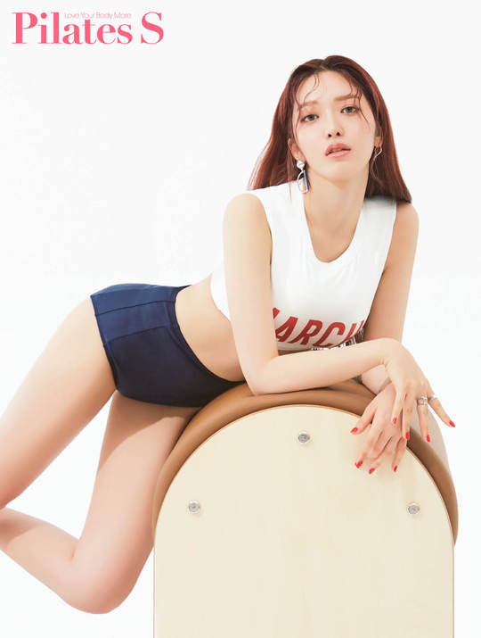AOA Chan Mi has unveiled a solid body line.Chan Mi recently took a photo shoot with the magazine Pilates S.Chan Mi showed off her body know-how, showing off her bright, healthy energy: 4 or 5 times a week she must go to work out and relieve herself with exercise even under stress.Chan Mi said, Wait training makes a large muscle that is shown, and Pilates catches the muscles in the inside firmly, and the body is aligned properly as the muscles are caught.It is a movement that has to be pretty in posture. Park Su-in