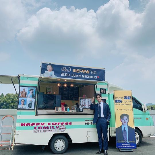 Yeo Jin-goo has released a coffee car certification shot.Actor Yeo Jin-goo wrote on his Instagram account on July 2, Thank you so much! Im shooting harder with a cool cheer! Meet me soon at Hotel Deluna!and posted a picture.The photo shows the figure of Yeo Jin-goo posing in the background of the coffee car sent by fans at the TVN new Saturday drama Hotel Deluna.A warm appearance catches my eye.kim myeong-mi