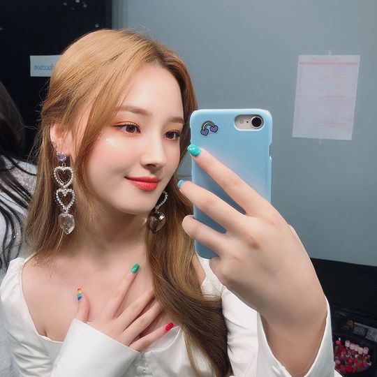 Nancy flaunted the visuals that ripped through FairytaleGroup Momoland (MOMOLAND) member Nancy wrote on the official Instagram page on July 2, I had a good time with Mexican Mary (Momolands official fandom name).Thank you and shared two photos.Nancy, pictured, wears a white dress and heart earrings - he showed off his beauty, oozing mature charm with a half-bundle.han jung-won