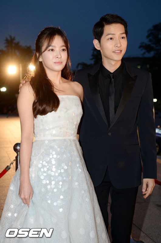 Even Hair Loss Photos Song Joong Ki Song Hye Kyo Excessive Interest In Divorce When Silent Support Is Needed