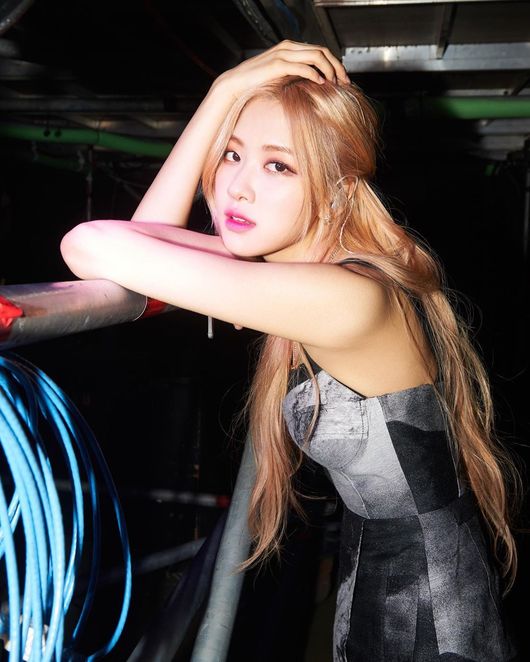Girl group BLACKPINK Rosé gave a special heart to fans.BLACKPINK Rosé posted several photos on his instagram on the 2nd, along with an article entitled Blink, you were the blessing of this tour.The photo shows BLACKPINK, who is on a world tour, preparing for the stage. Rosé poses variously under the stage and takes pictures.The innocent Rosés visuals and sullen body attract attention.Meanwhile, BLACKPINK, which Rosé belongs to, released a new album Kill Dis Love in April and then conducted a world tour.
