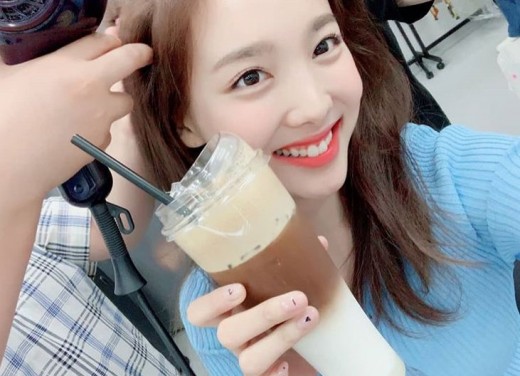Nayeon of group TWICE has certified coffee loveOn the 2nd, Nayeon posted a picture on the official TWICE Instagram with an article entitled Sana I ate this.Nayeon, who smiles brightly with a cup of coffee in his hand, attracts attention.Earlier, Sana also posted an article on Instagram that recommends coffee like Nayeon is holding.Meanwhile, TWICE released its seventh mini album Fancy You in April and actively performed as the title song Fancy (FANCY).