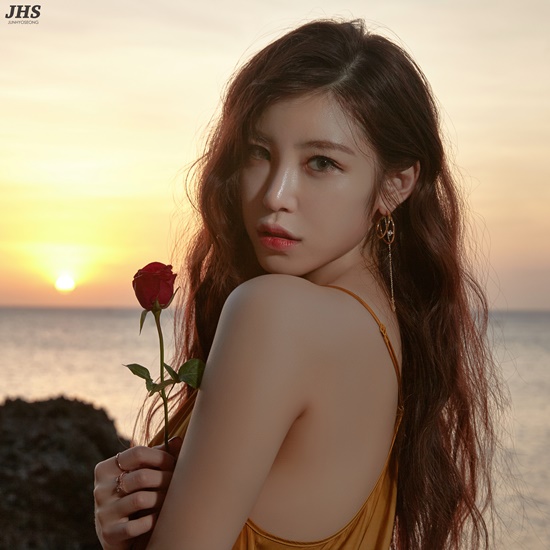 Bali pictorials and shooting videos filled with the charm of Jun Hyoseong, who is a singer and actor, were released.Tommy Sanghoe Entertainment (hereinafter Tommy Sanghoe) presented the public with a photo shoot of Jun Hyoseong through noon, Naver V, YouTube on the 2nd.In the public image, you can see her colorful charm from the cute and refreshing appearance of Jun Hyoseong, who freely walks Bali and enjoys summer, to the seriousness of taking various poses and taking pictures seriously.You can see the lovely figure with your hair braided in both sides, the playful figure of eating and eating ice cream, and the Jun Hyoseong standing in front of the camera with a dreamy atmosphere even though you laugh shyly like a girl.The photo shoot, which was held under the theme of Jun Hyoseongs The Thirty Summer, lasted for a total of five nights and six days from May 29 to June 3, and her ideas melted throughout the pictorial to show fans the natural and rough appearance of enjoying healing trips.As her opinions were actively reflected in the overall pictorial concept, a static and comfortable atmosphere was included in the video, which is different from the previous lively and energetic appearances.In particular, Jun Hyoseong is said to have taken styling and makeup on his own for the filming of this photo, and he also posted a self-made self-portrait on his SNS account a while ago to collect topics from netizens and fans.It was time to find another self because I could capture a new image that was different from Bali to the past even though my body was hard, said Jun Hyoseong, who had finished filming a healing trip and a photo shoot. I spent time in a relaxed and static atmosphere to heal my body and mind.Tommy will unveil the B cut of the picture shot in Bali on the 3rd through Naver Post and Jun Hyoseongs Instagram. On the 5th, V-log with natural daily life in Bali will show YouTube and V live.Photo: Tommy Chamber