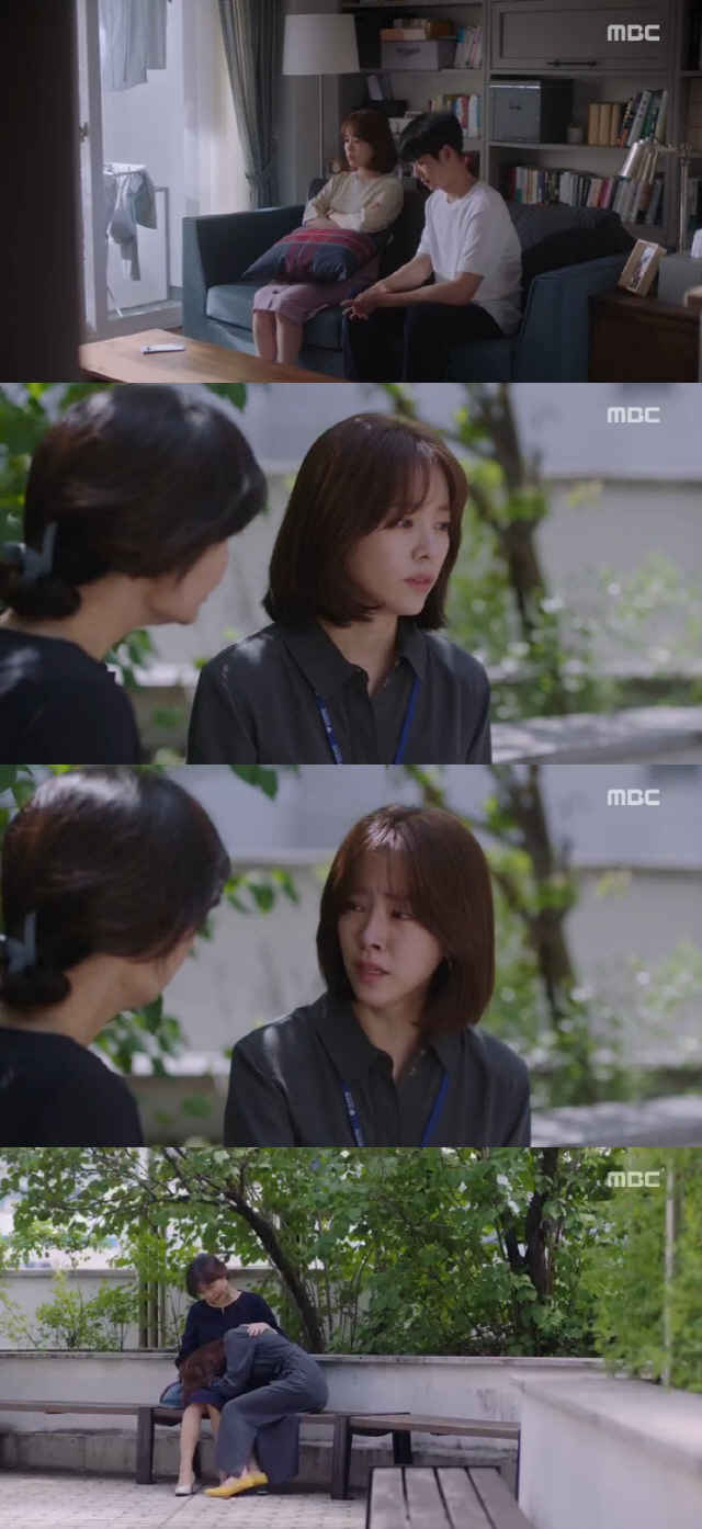 Spring Night Han Ji-min Confessions the fact that Jung Hae In has a child in Gil Hae Yeon.MBC Tree Drama Spring Night broadcast on the 3rd featured a new model, Shin Hyung-sun (Gil Hae-yeon), who is questioning Yoo Ji-Ho (Jung Hae In).Song Young-joo (Lee Sang-hee) was angry at Kwon Ki-seok (Kim Jun-han)s coercive attitude to come to him.Song Young-joo said, I am worried that you will be eaten whether Kwon Ki-seok is Fuji or not. Lee Jung-in said firmly, I do not regret meeting Yoo Ji-Ho, whether or not I am cursed.Lee Jung-in said to Kwon Ki-seok, Do you want to squeeze my breath while meeting one person? He said, It is impossible to have Kwon Ki-seok of the world.Shin Hyung-sun (Gil Hae-yeon) wondered about Yoo Ji-Ho, and Lee Seo-in (Lim Sung-eon) and Lee Jae-in (Jin Ju-kyung) kept their words.Shin Hyung-sun said, What is the problem with the man? And asked again, Do you have to eat your heart firmly?On the other hand, Lee Tae-hak (Song Seung-hwan) seemed to be more relaxed than before.Shin visited Lee Jung-in and questioned him about the secret of Yoo Ji-Ho; eventually Lee Jung-in said, In fact, I have a child (to Yoo Ji-Ho).Lee Jung-in said, I thought it was not me, but I like it so much. I am sorry.Lee Jung-in, who confided in the secret, said, I want my mother to meet once. I am a good person. Shin Hyung-sun was surprised that I am a good person, so I will feel good.