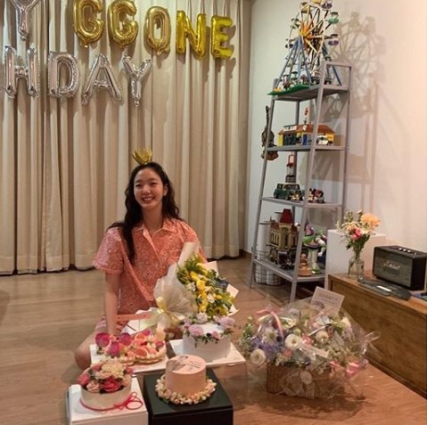 Actor Kim Go-eun has released a birthday party certification shot.Kim Go-eun posted a picture on his SNS on the 2nd with an article entitled Thank you!In the open photo, Kim Go-eun wears a pink pajama and a crown headband. Kim Go-euns clear smile surrounded by cakes and bouquets catches his attention.Kim Go-eun was born on July 2, 1991, and celebrated his 29th birthday this year. Han Ji-min, Jung Ryeo-won, and Son Dam-bi also wrote a congratulatory comment on the post.Meanwhile, Kim Go-eun recently confirmed Kim Eun-sooks appearance in her next film, The King: The Monarch of Eternity.
