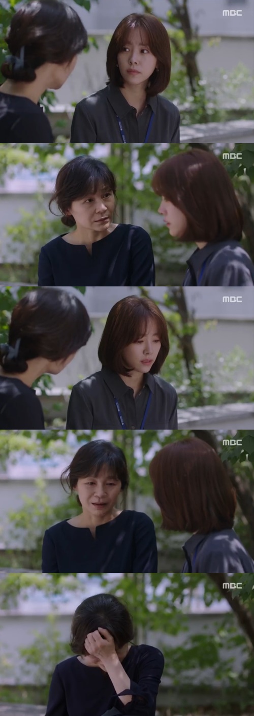 Han Ji-min, Spring Night, informed Gil Hae-yeon of the existence of Jeong Hae-in.In the MBC drama Spring Night, which aired on the afternoon of the 3rd, Lee Jung-in (Han Ji-min) was shown crying in front of her mother Shin Hyung-sun (Gil Hae-yeon).My dad wanted to see him, said Shin. Seoin and Jaein have told me to eat hard. What are you scared of? Im ready.Tell me.When my mother was embarrassed, Lee Jung-in said, I tried not to do it, but I thought it was not me, but I liked it so much, so I liked it so much, Im sorry.Mom, you cant stay with him anymore. I cant live. Im sorry, Mom. Help me, Mom.