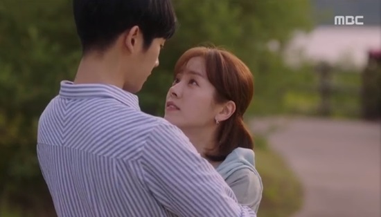 Han Ji-min proposed to Jung Hae-in and his son.In the 25-26 episode of MBCs tree drama Spring Night (played by Kim Eun/directed Ahn Pan-seok), which aired on July 3, Lee Jung-in (played by Han Ji-min) proposed to Yoo Ji-Ho (played by Jeong Hae-in).Lee Jung-in and Yoo Ji-Ho spent the night together, but Yoo Ji-Ho slept on the sofa because of Lee Jung-ins sleeping habits.Yoo Ji-Ho joked that Do not go to sleep again, and Lee Jung-in said, If I want to go to sleep, I will do it. Then you can do this.Meanwhile, Kwon Ki-seok (Kim Jun-han) called Lee Jung-ins co-worker Song Young-joo (Lee Sang-hee) to ask for a meeting and was targeting people around Lee Jung-in, and Lee Jung-in, who learned about it, was angry.Lee said to Yoo Ji-Ho, I cant do it the way you do it, Im going to beat you up, I didnt do what I wanted to do because of Ji-ho.Kwon Ki-seok went to Yoo Ji-Hos house to find Lee Jung-in and met Choi Hyun-soo (Lim Hyun-soo) and Park Young-jae (Lee Chang-hoon), and Park Young-jae said, You dont know if you see it.Were going to be caught up in this and were going to die of embarrassment.Lee Jung-ins father, Lee Tae-hak (Song Seung-hwan), said he would meet a new man Lee Jung-in because he was angry and was not invited to a meeting of Kwon Young-guk (Kim Chang-wan), and Shin Hyung-sun (Gil Hae-yeon) told his daughter Lee Jung-in, What man is he?When Shin Hyung-sun said, Jain told me to be prepared by Seoin, Lee Jung-in tearfully asked, I have his child. Im sorry. Please help me.Shin did not answer his daughters request, saying, What do you want? Yoo Ji-Ho ran to know that Lee Jung-in was crying while talking on the phone.Lee was crying in the screening room, and when he saw Yoo Ji-Ho coming, he said, I just cried when I was talking to my mother.Lee Jung-in also kissed I kiss you, and Yoo Ji-Ho kissed Lee Jung-in again.Kwon also followed Lee Jung-in, Yoo Ji-Ho, and Lee Jung-in told Kwon Ki-seok, Do anything to me. I think its the price I hurt. But Yoo Ji-Ho is not.If you make this person difficult, you will do anything. Lee then traveled with Yoo Ji-Hos son, Jung Eun-woo (Hian), and gave Yoo Ji-Ho another photo, saying, Please change the picture in the bed.When Yoo Ji-Ho did not answer, Lee Jung-in whispered to Jung Eun-woo, and Jung Eun-woo said, Dad, do you want to be Jung Eun-woo mother?I did, he told Yoo Ji-Ho.Yoo Gyeong-sang