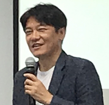 Director Kim Joo-hwan, who directed Youth Police (2017), released a new film: Lion (2019), a Korean-style fantasy action thriller, about people confronting evil that has left the world in turmoil.On June 26, 2019, a movie theater in Seoul had a production report on The Lion. Director Kim Joo-hwan and other leading actors attended the event.Many media have been featuring the Kumasaj character, and I thought the King of the End of the Kumasaj should come, and I thought there should be an actor with an aura.The last king that Kim Joo-hwan said was Ahn Sung-ki; Kim Joo-hwan said, Since I wrote the scenario, I wanted An-chan as the priest of Kumasa.I felt that a lot of things were filled up when Ahn came. It means that we needed weight to focus.Ahn Sung-ki is such an actor, who fills a lot of parts in the film, and provides a weight to center.Director Kim Joo-hwan said that he had been considering the appearance of Ahn Sung-ki from the YG Entertainment stage.Lion is a rare occult film in Korea, which means a scientifically unexplained mystical and supernatural phenomenon.Its common in Hollywood movies, but in Korea, its a strange occult film.Director Kim Joo-hwan, who produced the occult film, has considered the casting of Ahn Sung-ki from the YG Entertainment stage.The film was designed to offset the unrealistic nature of the film with the weight and trust of the actor named Ahn Sung-ki.Ahn Sung-ki, who was praised by director Kim Joo-hwan, expressed his feelings with a smile: There were Feelings that I would not have done.In recent years, he has been out of action: I thought Id meet a lot of audiences through The Lion; the Anbu character was also attractive; I couldnt help but do it.I thought I could show great energy compared to this age, and I was greedy because I thought I would show that there is some power, not the old Feelings.Ahn Sung-ki was always in the mood.Asked about the film-making process, Ahn Sung-ki said: The first thing that came to show the skill of having been in Kuma for a long time was to show the skill.I also have serious and charismatic when I work, but when I left work, I wanted to express it as a warm and soft figure like my father. It was not a special word.It was always the work of Ahn Sung-ki at the film production scene.Ahn Sung-ki made his debut as Kim Ki-youngs Twilight Train (1957) at the age of five, and appeared in as many as 131 films, including The Lion which appeared this time.In most of the starring films, Ahn Sung-ki played the main character.Although it is not the level of 516 of the late Shin Seong-il, who died in November 2018, 131 films are indeed a huge amount of filmography.Starting with a child actor, I have been in a different movie life in 62 years. And 131 films in between.In it, Ahn Sung-ki has the Ahn Sung-kiDown attitude we meet now.The Ahn Sung-kiDown Attitude can be summarized in three main categories: First, harmony with staff; second, audience-centered thinking; third, daily life where movies and reality are not distinguished.This realization and effort was able to create the national actor Ahn Sung-ki we love.Even at the meeting of the lion, Ahn Sung-ki showed Ahn Sung-kiDown attitude.The movie star, Ahn Sung-ki, is always serious, but that doesnt make him heavy on his horse.How did Ahn Sung-ki have such a unique language habit? In short, thanks to his life in acting.In his appearance in the film, Ahn Sung-ki learned the ideal way of speaking.Memorizing scripts written by great writers, Ahn Sung-ki naturally learned how to talk easily.It is a similar example of President Obama memorizing speeches by U.S. presidents during his college years: Ahn Sung-ki uses good sentences in scripts in everyday life.As well as language habits, Ahn Sung-ki lived a life like a movie protagonist in everyday life.Such efforts have empowered Ahn Sung-kis words.Ahn Sung-ki, a child actor, early awakened the professional nature of the movie star: the public could not distinguish between the acting and everyday life of the actor.In other words, he continued to demand images from the actors he met in reality. Ahn Sung-ki realized this early.So, Ahn Sung-ki continued to make efforts to reduce the difference between movie stars and life-timers, and while being faithful to life, he became a film person with extreme concentration in the movie.Through such efforts, Ahn Sung-ki has implemented daily life and daily acting like movies.This life and effort is possible because there is an audience at the bottom of Ahn Sung-kis consciousness.Ahn Sung-ki acted to understand the audience, and after the film work, he talked to the audience who wondered about the movie and himself.So Ahn Sung-ki had to be an easy, comfortable person.As an actor, Ahn Sung-ki knew the love he was receiving, so he tried to be a person whose life and acting were not deployed to repay such love.So, naturally, the life, the pretense and the exaggeration that coincide with the words and actions were removed.Speak simple: The higher you get, the simpler you say it, so youre more respected.