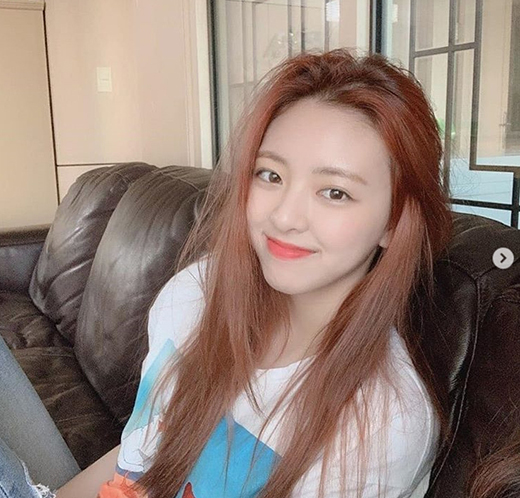 The youngest Yuna of the girl group ITZY showed off her brilliant beautiful looks.On the 3rd ITZY official Instagram, two photos of Yuna were released along with the phrase When is this photo taken?In the photo, Yuna is sitting on the sofa and smiling, especially with her tangled hair, showing off her Shining goddess Beautiful looks without humiliation, which drew admiration.On the other hand, ITZY, which Yuna belongs to, appeared on the first half of KBS 2TV Music Bank on June 28th.