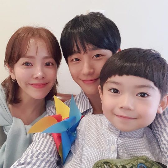 <p>Han Ji-min, Jung Hae In this area high and only for the time spent.</p><p>Actress Han Ji-min is 7 3 his Instagram in the spring nightand the pictures showing.</p><p>The revealed photos, Han Ji-min, Jung Hae In, high-security together to be taken. Three people like one family like atmosphere to the show attracts it.</p><p>Meanwhile, Han Ji-min, Jung Hae In MBC every spring nightin lover breathing to align and are</p>