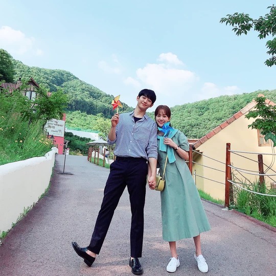<p>Han Ji-min and Jung Hae In Of tour shots the public.</p><p>Actor Jung Hae In is 7 November 4 his Instagram on the number lineand together with the pictures showing.</p><p>Photo hands holding Han Ji-min and Jung Hae In of captures there. Line of her heart-warming visuals into it.</p><p>Meanwhile, Spring nightis coming to 11, 32 to the end as a species pool for</p>