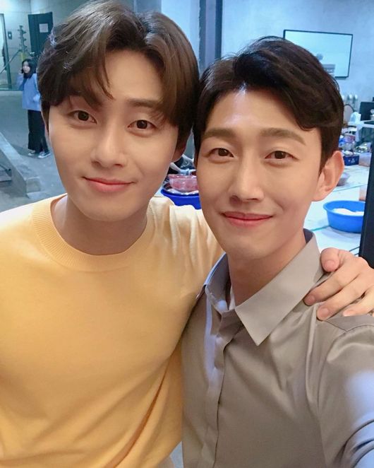 Actors Park Seo-joon and Kang Ki-young have reunited.On the 4th, Kang Ki-young posted several photos on his instagram with an article entitled Owner, Kyungsol, bachelor, blue and yellow cabbage.In the public photos, Park Seo-joon and Kang Ki-young, who are taking pictures at a place that seems to be an advertising filming site, were included.Park Seo-joon and Kang Ki-young have previously played the roles of Lee Young-joon and Park Yoo-sik in the TVN drama Why Secretary Kim Will Do It.The two men, who have introduced the two-man bromance, are emitting a unique chemistry in the field of reuniting.Meanwhile, Park is about to release the movie Lion. Kang will appear in the JTBC drama The Eighteen Moments.