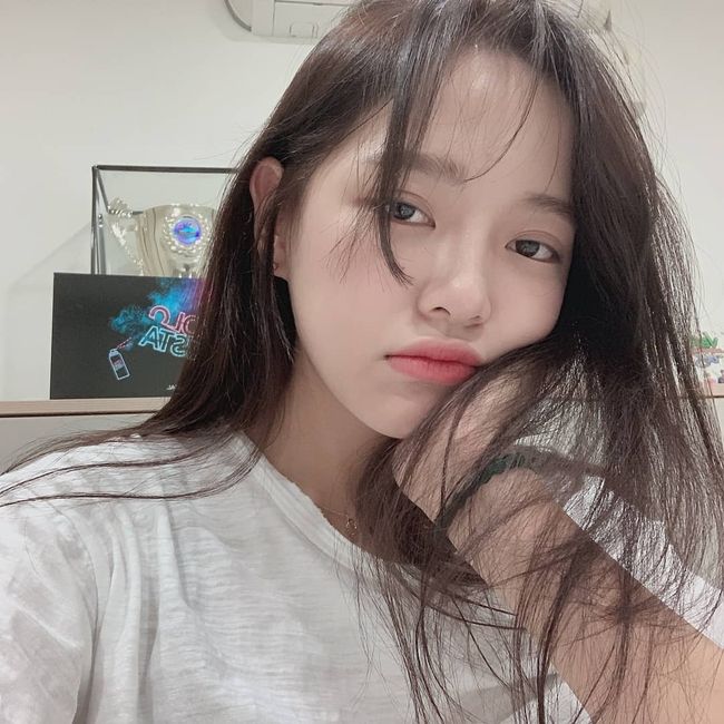 Gugudan Kim Se-jeong has revealed his current status.On the 4th, Kim Se-jeong posted a few photos and an article on Gugudans official Instagram, The recent situation of the fibrillation that appears if you forget.In the public photos, Kim Se-jeong was shown.Kim Se-jeong has revealed his current situation from the modest appearance, eating food, and drinking coffee.On the other hand, Kim Se-jeong will appear on KBS2s new monthly drama Let me hear your song, which is scheduled to be broadcast on the 29th.