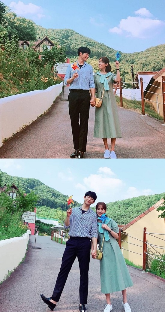 Actor Jung Hae-in has released a photo taken with Han Ji-min.On the 4th, Jung Hae-in posted a picture on his instagram with an article entitled Jiho Jungin # Spring Night.The photo shows two people boasting a warm visual.The netizens who watched this showed various reactions such as too pretty young couple, ratio true, too good.On the other hand, Jung Hae-in and Han Ji-min are in charge of Yoo Ji-ho and Lee Jung-in in MBC Spring Night.Photo: Jung Hae-in Instagram