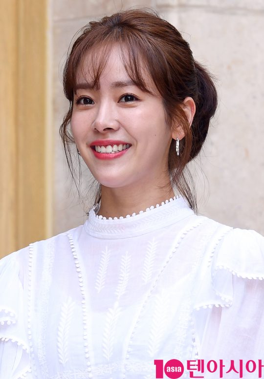 Han Ji-min So hard today to show Goddess <p>Actor Han Ji-min 5 afternoon Seoul Yeoksam-Dong Raum open in MBC every ‘Spring night’ paper bags to attend the show by posing and.</p><p>‘Spring night’is one spring, the two men long to find a love that tingle-filled romance drama with each other,to soak up all the men and women of all the real and Real ‘just love’to talk drama with.</p><p>Han Ji-min, Jung by, Kim Joon, and Yim clients, residents, environment, Song Seung-Hwan, the way to Smoking such as have appeared.</p>