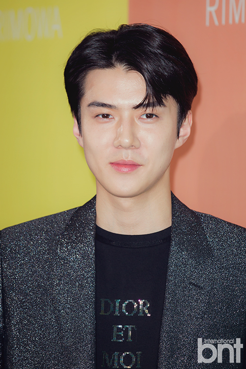Limo and photo call maritime were held at the Bunder Shop in Cheongdam-dong, Gangnam-gu, Seoul on the afternoon of the 5th.Group EXO Sehun is smiling.news report
