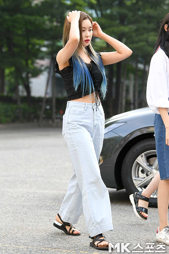 우주소녀 다영, 구리빛 복근 드러내고 [MK포토]