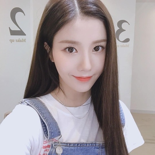 Kwon Eun-bi boasted a distinctive features after the diet.Group IZONE member Kwon Eun-bi released three photos on July 5 on the official Instagram with the phrase Im starting and Im running now.Kwon Eun-bi in the photo is beaming in his suspenders, who showed off his watery beauty with a deeper eye.han jung-won