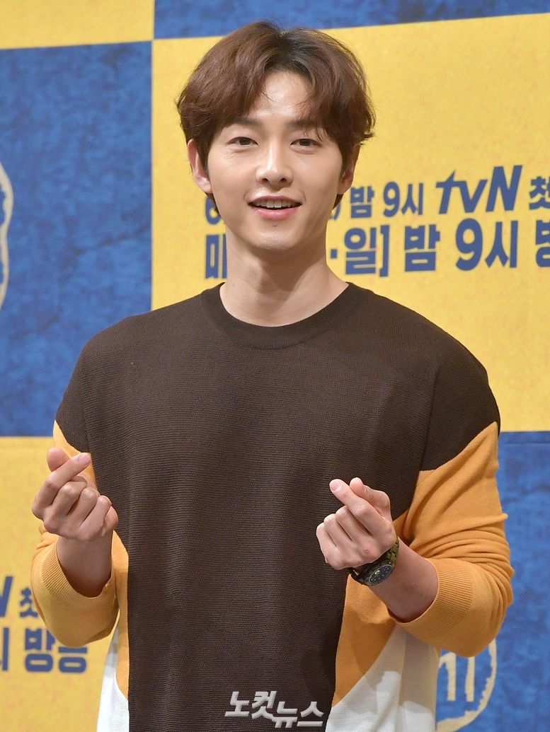 Song Joong-ki was cast in director Cho Sung-hees new film Win Riho (Gazze); it cranked on the last three days, and Song Joong-ki will start filming today (5th).Win Riho is a work directed by Joe, who directed A Werewolf Boy and Detective Hong Gil-dong: The Village Missing, which has been working on the concept for 10 years.Song Joong-ki plays the pilot Taeho of the Winning Lake, which is always known, whatever it is to be money.Song Joong-ki has already worked with Cho for the film A Werewolf Boy (2012), which was reunited after seven years with The Victory.In addition to Song Joong-ki, Kim Tae-ri, Jin Seon-kyu and Yu Hae-jin finished the cast for Sung Riho.Kim Tae-ri plays the captain who leads Seungri with the momentum to grasp the whole universe, and Jin Seon-kyu plays the sweet and bloody housekeeper Tiger Big of Seungriho.Yu Hae-jin will perform robot motion capture and voice performance for the first time in Korea.Song Joong-ki announced his divorce from Song Hye-kyo on the 27th of last month through a legal representative and agency.Song Joong-ki developed into a lover with Song Hye-kyo, who played opposite in Dawn of the Sun, and married on October 31, 2017, but divorced after a year and eight months.The two men have agreed to divorce and are in final coordination.Meanwhile, Song Hye-kyo will attend a cosmetics brand event in China tomorrow (6th) - his first official appearance since the news of the divorce.