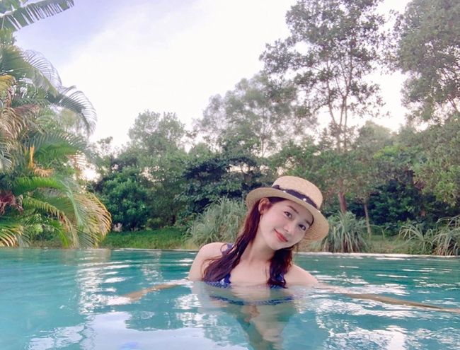 Actor Sung Yu-ri showed off her still fairy beauty.Sung Yu-ri posted several photos on his instagram on the 6th, which seemed to be taken at a travel destination.In the photo, there is a picture of Sung Yu-ri, who enjoys swimming in a cute hat in a swimming pool surrounded by trees.The beauty of Sung Yu-ri, which has not changed over time, is especially eye-catching.Meanwhile, Sung Yu-ri meets with viewers with the reality program JTBC Cam Fin.K.Lrup with Fin.K.L members Lee Hyori, Ock Joo-hyun and Lee Jin.Cam Fin.K.Lup is a program featuring four members Lee Hyori, Ock Joo-hyun, Lee Jin and Sung Yu-ri who gathered again in 14 years traveling around the country in a camping car.Sung Yu-ri Instagram