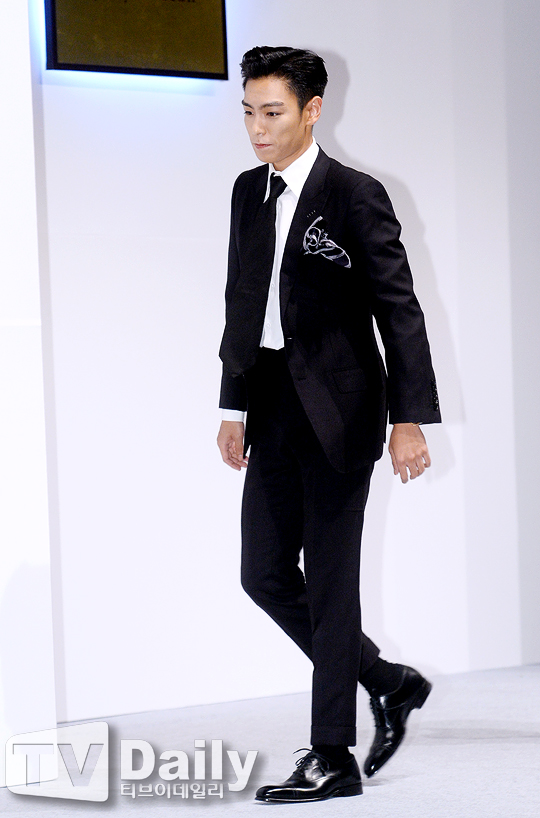 탑 이미지