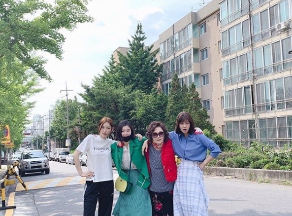 Kim Ha-kyung, the most beautiful daughter in the world, released a photo taken with her family in the play.Kim Ha-kyung recently posted a picture on his instagram with an article entitled I first gathered together outside.In the photo, Kim Ha-kyung is standing side by side with Kim Hae-sook, who appears as a mother in KBS2s The Prettyst Daughter in the World, and sisters Yoo Sun and Kim So-yeon, taking a swag-filled pose.He added the hashtag My Pretty Daughter in the World in the article Kim Hae-sook Yoo Sun Kim So-yeon Kim Ha-kyung Super Wings.Kim Ha-kyung is the youngest daughter of Kim Hae-sook in My Beautiful Daughter in the World, and is currently playing the role of Kang Mi-hye, a novelist who is a monster newcomer who swallowed a famous literary prize at the age of 22 but can not publish a book.