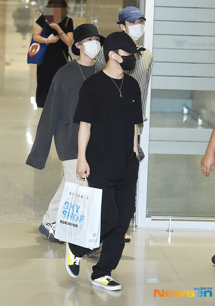 Singers EXO Sehun (up), Baekhyun and Chen arrive at Incheon International Airport in Unseo-dong, Jung-gu, Incheon, after finishing the Hong Kong SBS Super Concert schedule early on July 7.useful stock