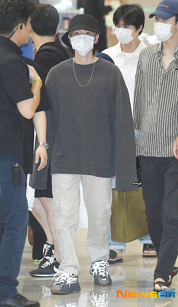 Singer EXO (EXO) Baekhyun arrives at Incheon International Airport in Unseo-dong, Jung-gu, Incheon, after finishing the schedule of SBS Super Concert in Hong Kong early on July 7.useful stock