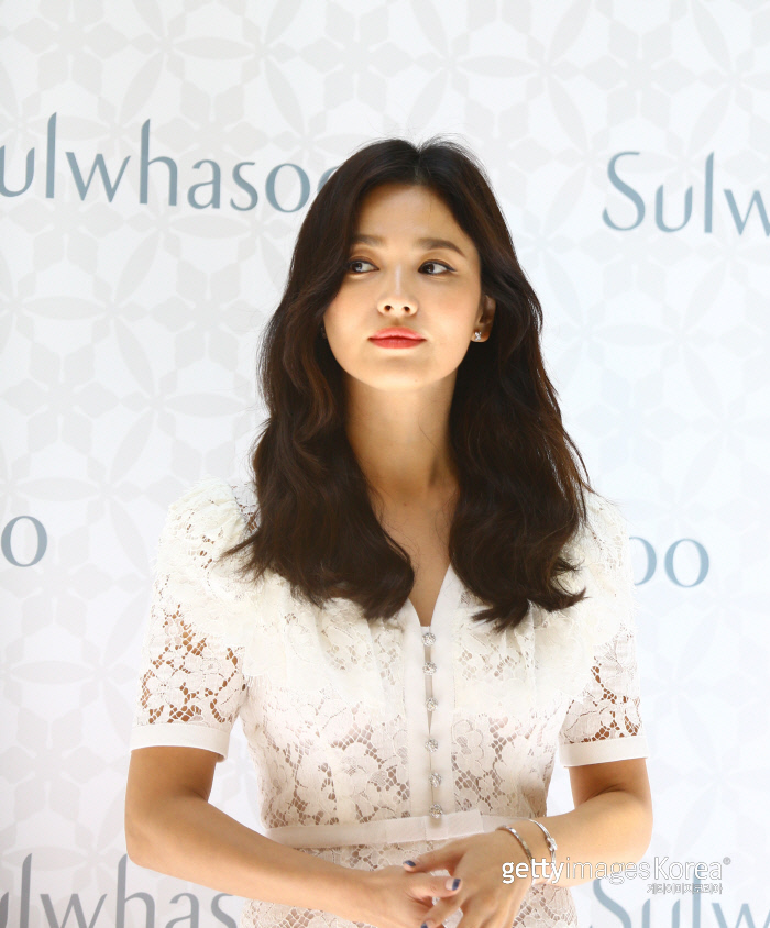 Actor Song Hye-kyo, 37, announced his current status in China.Song Hye-kyo attended the Sulwhasoo promotional Event held in Hainan Mountain, China on June 6 and met with Chinese fans.The Event was the first official statue of Song Hye-kyo since the news of the breakup with Song Jung-ki. The Event was reportedly planned from early this year.Song Hye-kyo, who attended the Event, showed off his product with a soft smile. The pain of the breakup was a little behind.Song Hye-kyos breakup, which is working as a model for many brands, has emerged as a very important concern in the advertising industry.As a result, there is a claim that Song Hye-kyos divorce issue has a negative impact on AMOREPACIFIC.According to a cosmetics industry official on March 27, Song Hye-kyos news of the breakup will hurt the brand in the face of LG Household & Health Care and fierce competition for the top spot in K-Beauty in China, said a source from Hankyung.com.