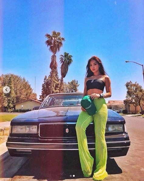 Kim Hee-jung posted two photos on his SNS on the 8th with the phrase Ne-on-e-hunnit.The photo shows Kim Hee-jung posing in front of an old car built on a street overseas.Kim Hee-jungs solid body and picture reminiscent of a picture wearing a black crop top and fluorescent pants captivate the eye.On the other hand, Kim Hee-jung appeared in the TVN drama I am truly touched which last March.