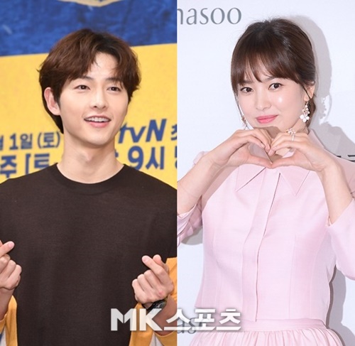 The recent news of Actors Song Joong-ki and Song Hye-kyo was revealed, and the interest of netizens was also focused on the first recent news released after the news of the breakup.Song Hye-kyo showed up at the scheduled official ceremony, and Song Joong-ki also took a picture of last month.Song Hye-kyo attended a cosmetics promotion Event held in Hainan Mountain, China on June 6 and met with local fans.The Event was the first official ceremony to attend after Song Hye-kyo announced Song Joong-ki and the news of the breakup.Song Hye-kyo, who attended the Event, smiled and digested the schedule, and waved back to the fans hot support.Song Hye-kyo appeared at the venue wearing a white dress and showed a professional appearance as usual in public relations Events.In the photo, Song Joong-ki is staring at the camera in a comfortable outfit, wearing a hat and mask. She smiles brightly, and poses with her fingers.Song Joong-ki is said to have started filming the movie Seung Ri Ho on the 3rd.Seung Riho is a film of the SF genre with director Song Joong-ki and Cho Sung-hee, who have been working with Wolve Boy for seven years.In the movie, Song Joong-ki plays the problematic pilot Tae-ho, who is known to be a money-making job, but Song Joong-ki is currently filming the TVN Asdal Chronicle.The broadcast is finished until Part 2, and Part 3 will be followed up and will be visited by September. Song Joong-ki is expected to focus on sugar and film shooting.Song Joong-ki and Song Hye-kyo met through the KBS2 drama The Suns Descendants, which ended in 2016, and they married in October 2017.As the Suns descendants received a hot love from all over Asia, every move has become a hot topic since the marriage of these couples.The two ended their marriage in a year and eight months after marriage and walked their own way.