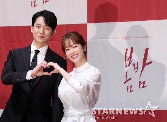 MBC Wolhwa drama Spring Night team leaves MT for one night and two days instead of reward vacation.Spring Night said on the morning of the 8th, The cast and staff of Spring Night will leave MT near Seoul on the 10th and 11th instead of the reward vacation.All actors including Han Ji-min, Jung Hae-in, Kim Jun-han and Lim Sung-eun will attend.Spring Night is set to end on the 11th, with an average audience rating of 6 to 7 percent (Nilson Korea, nationally) and received much love from viewers.Spring Night is a romance drama full of excitement that two men and women visit love one spring day.He portrayed Lee Jung-in (Han Ji-min), a librarian who has value in his desired life, and Yoo Ji-ho (Jung Hae-in), a pharmacist who shows warm but sometimes intense desire to win.