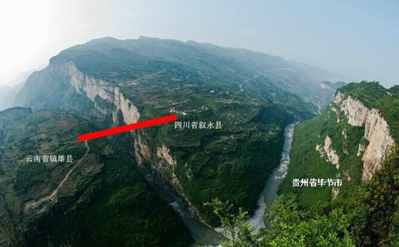[서소문사진관]중국 협곡 위 286m 아치교 연결 성공, 건설 목적은 '가난 퇴치'