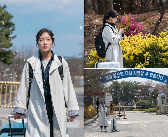 SBSs new gilt Drama Drama John Lee Se-young is drawing attention with the scene of entering Cherry Blossom Prison a second before the explosion of crying in the spring breeze.Following the first broadcast of Mung bean flower on July 19, SBSs new gilt Drama Drama Drama, directed by Kim Jee-woon/directed by Joe FC, Kim Young-hwan/produced KPJ, is a human medical drama that tells the story of the first Pained medical doctors in Korea to find the cause of the mysterious pained excitingly.Jo Suwon FC coach and Kim Jee-woon writer, who showed sensual visual beauty and attractive performance in I hear your voice, Pinocchio and Thirty but Seventeen, are gathering attention as the second most anticipated work in the second half of 2019 after Cheongdam-dong Alice.Lee Se-young is in the position of the eldest daughter of the chairman of the hospital, Hanse Hospital, who has been in the doctors house for generations, and the director of the Pained Department of Medicine and the resident river.Lee Se-young, who is challenging his role as a doctor for the first time since his debut, is raising expectations about what kind of acting transformation he will show with the growing doctor, Chai Rong.Lee Se-young is making a scene where he is walking into a prison while cherry blossoms are scattered.A scene in which a river, Chai Rong, who is holding a Carrier in one hand in the play, enters the prison after taking a commemorative shot at the entrance of the prison.With the beautiful landscape of cherry blossoms falling like snowflakes, the river Chai Rong is heading to the prison with a serious look.The question of why Kang, who is not an exclamation for the picturesque cherry blossoms but a crying look, enters the prison, is growing in the curiosity about the story hidden in the river.Lee Se-youngs entrance to Cherry Blossom Prison was filmed in Yeoju, Gyeonggi Province in April.This scene was the most important of all the ironic harmony between Lee Se-youngs complex emotional lines and beautifully scattered cherry blossoms heading to prison.The production team focused on the visual beauty, such as adjusting the cherry blossoms to the date to cover the blooming day.In particular, the staff used various methods such as blowing cherry blossoms directly in front of the cherry blossoms that fall naturally to maximize the scene where cherry blossoms are scattered, and Lee Se-young also showed excitement by spraying the cherry blossoms prepared by putting cherry blossoms in his hand and blowing them into his mouth.Then, when the filming began, Lee Se-young was able to capture the scene of Bings and tears with the character of Kang Chai Rong, and led to applause on the spot.kim myeong-mi