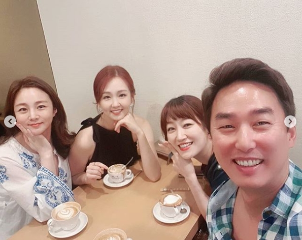 Oh Jin-yeon, an announcer, visited KBS after leaving.Oh Jin-yeon posted a shot of KBS visit to Yeouido on July 9th on personal Instagram.Oh Jin-yeon in the photo reveals the announcers seniority, motives and welcome.Oh Jin-yeon said, Our announcers, seniors and juniors, who tell us to re-enter the company as soon as I see the feeling of being unfamiliar and afraid that I will be unfamiliar for a long time.I was really warmed up, and thank you very much, he said..I walked around the place I always went to for 10 years, saw the faces I was used to, ate together, and talked about it.I have vowed not to forget it at this moment. Park Su-in