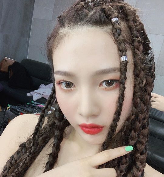 Group Red Velvet member Joy boasted a unique hairstyle.Joy posted a photo on his Instagram page on July 9.Inside the photo was a picture of Joy challenging his reggae head, who stares at the camera with his eyes round.Joys blemishes-free white-oak skin and a stiff nose make her beauty even more prominent.Fans who encountered the photos responded such as Beauty is just light, It is really beautiful, Loveliness. It itself.delay stock